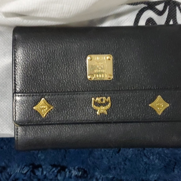 Nice mcm bag and wallet..COME ON LADIES - Picture 8 of 8